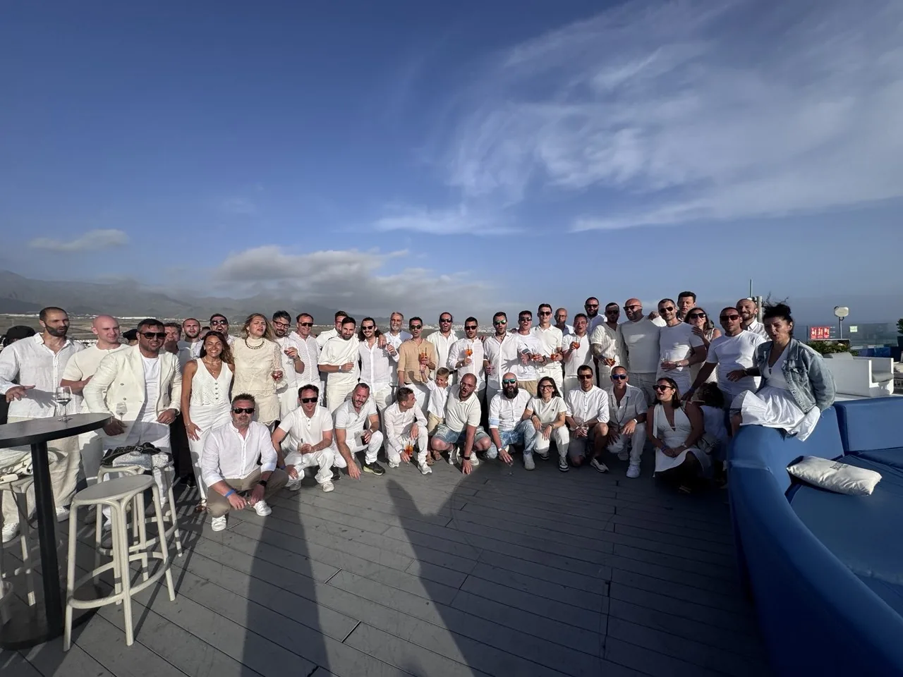 Il gruppo dell'Accademia del Profitto alla serata in bianco di un meeting