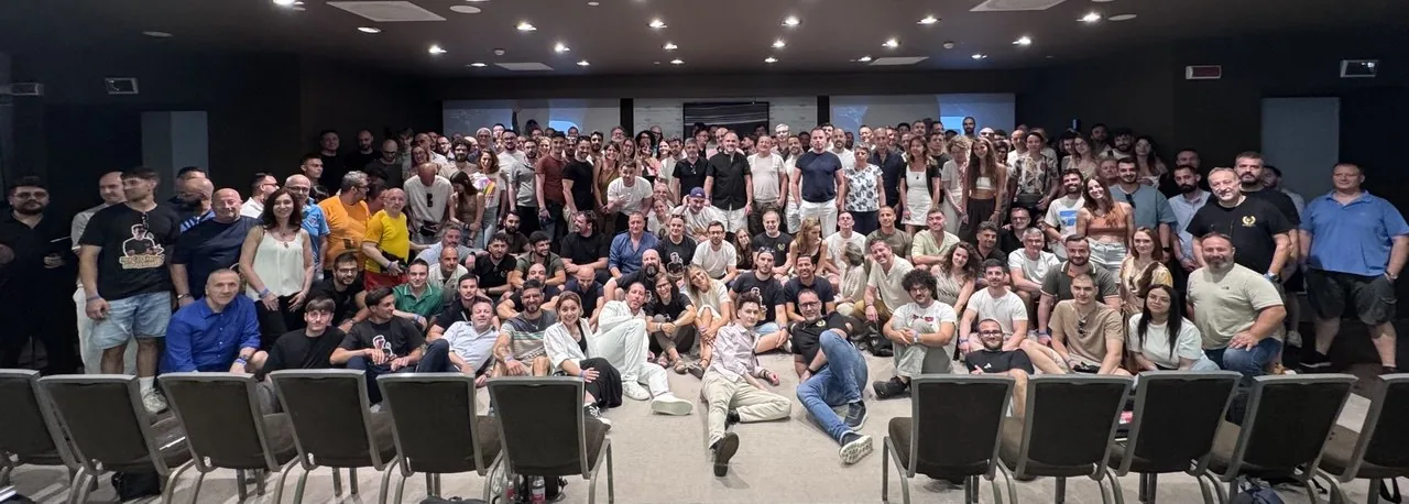 Il pubblico di un meeting dell'Accademia del Profitto in sala